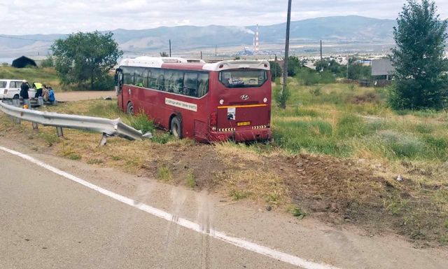 Автобус слетел с дороги в Бурятии