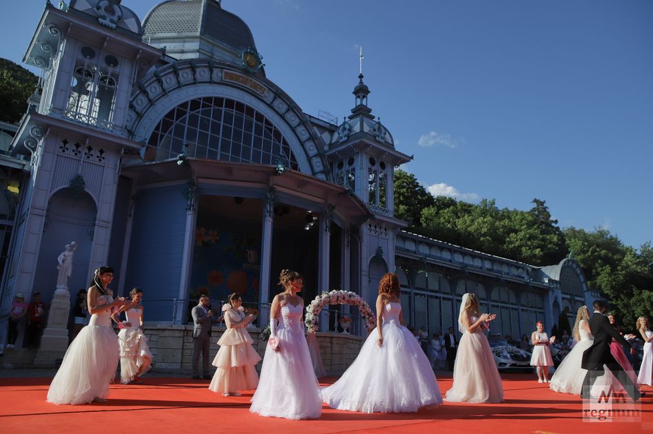 Город невест это. Город невест. Иваново город невест. Болгария город невест.