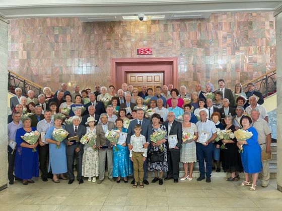 Иркутск. Вручение медалей «За любовь и верность» парам, прожившим в браке более 25 лет