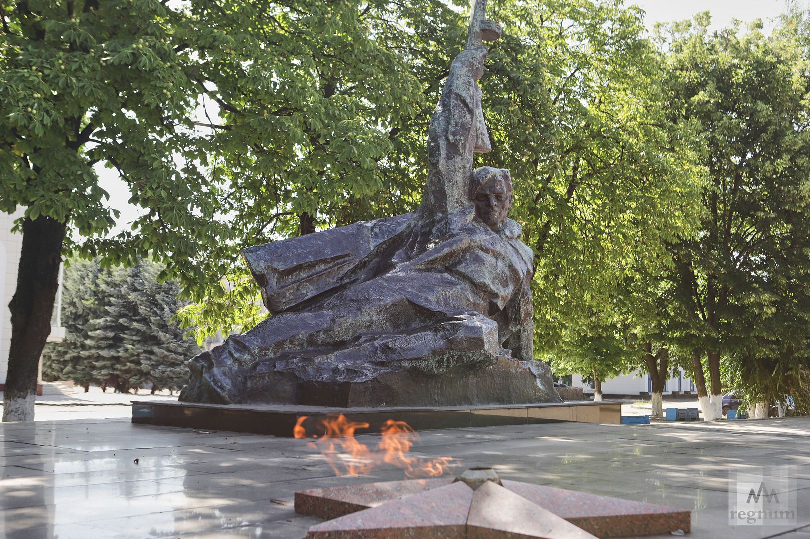 В Антраците зажжён Вечный огонь, доставленный из Александровского сада Москвы в мае 2022 года