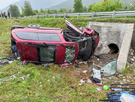 Водитель заснул за рулем, автомобиль перевернулся — в ДТП на Алтае погибли два человека