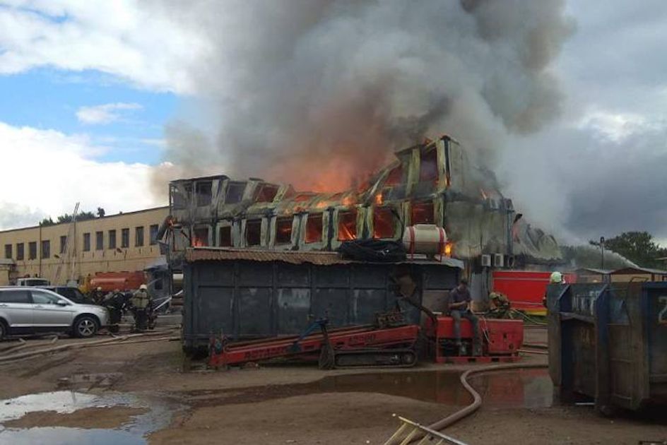 Пожар в спб 18 мая. Пожар в Санкт-Петербурге. Пожары. Пожар на заводе. Пожар Днепропетровская.