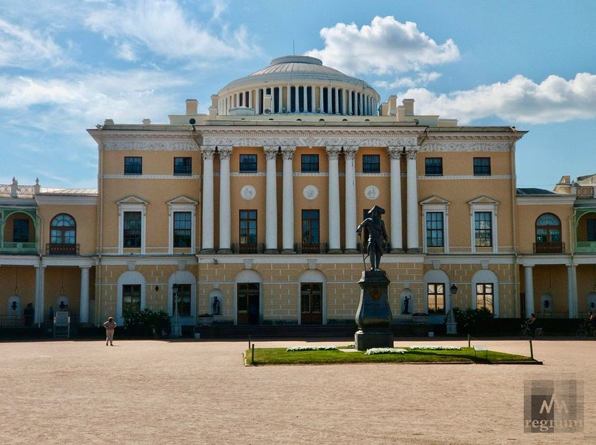 Павловск санкт петербург дворец фото В Павловском дворце Петербурга тушили пожар