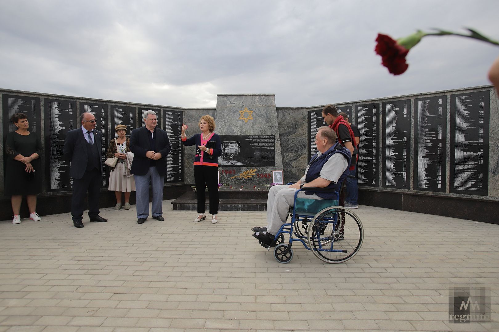 Мемориал жертвам Холокоста был установлен Российским еврейским конгрессом в 2019 году