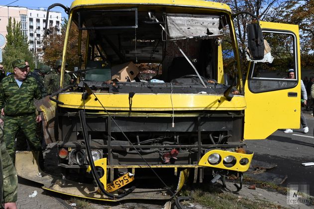 В результате обстрела рынка в Донецке был также уничтожен пассажирский автобус. Донецк, 22.09.22
