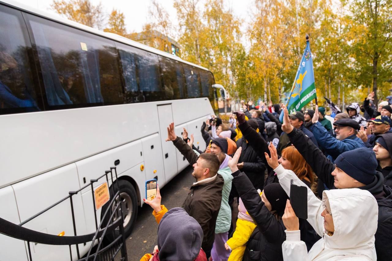 В Ханты-Мансийске проводили первых мобилизованных