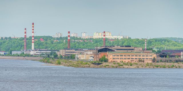 Удаленный вид Мотовилихинских заводов в Перми