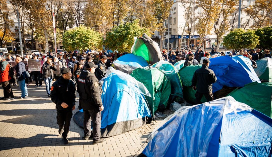 Новости молдовы сегодня свежие. Палаточный городок. Протесты студентов Молдова. Молдаване в Крыму. Партия Шор в Молдавии.