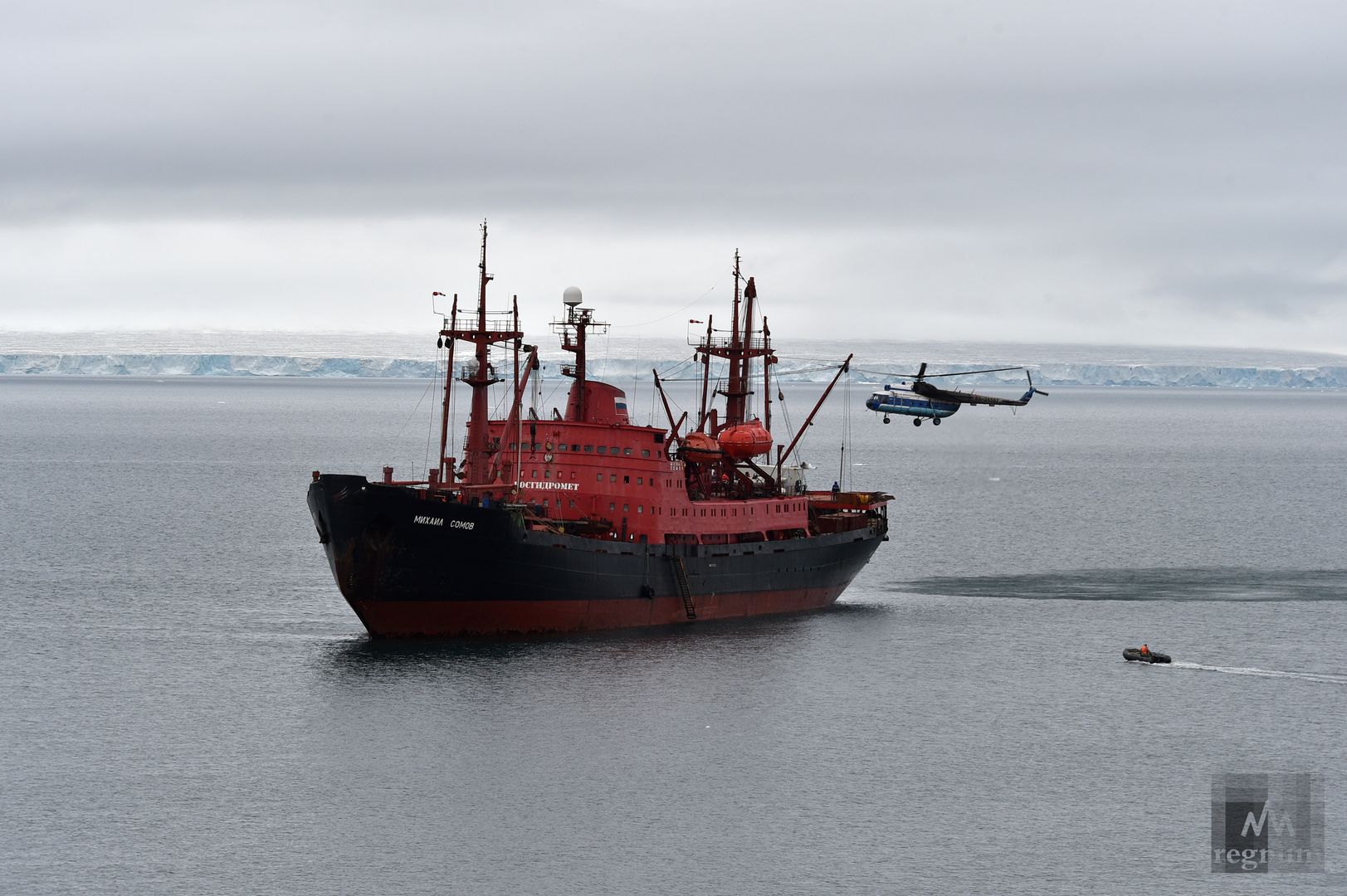 Работа экспедиции судна «Михаил Сомов» в Северном Ледовитом океане