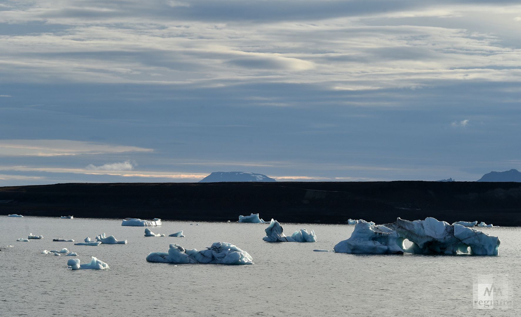 Айсберги у берегов острова Хейса