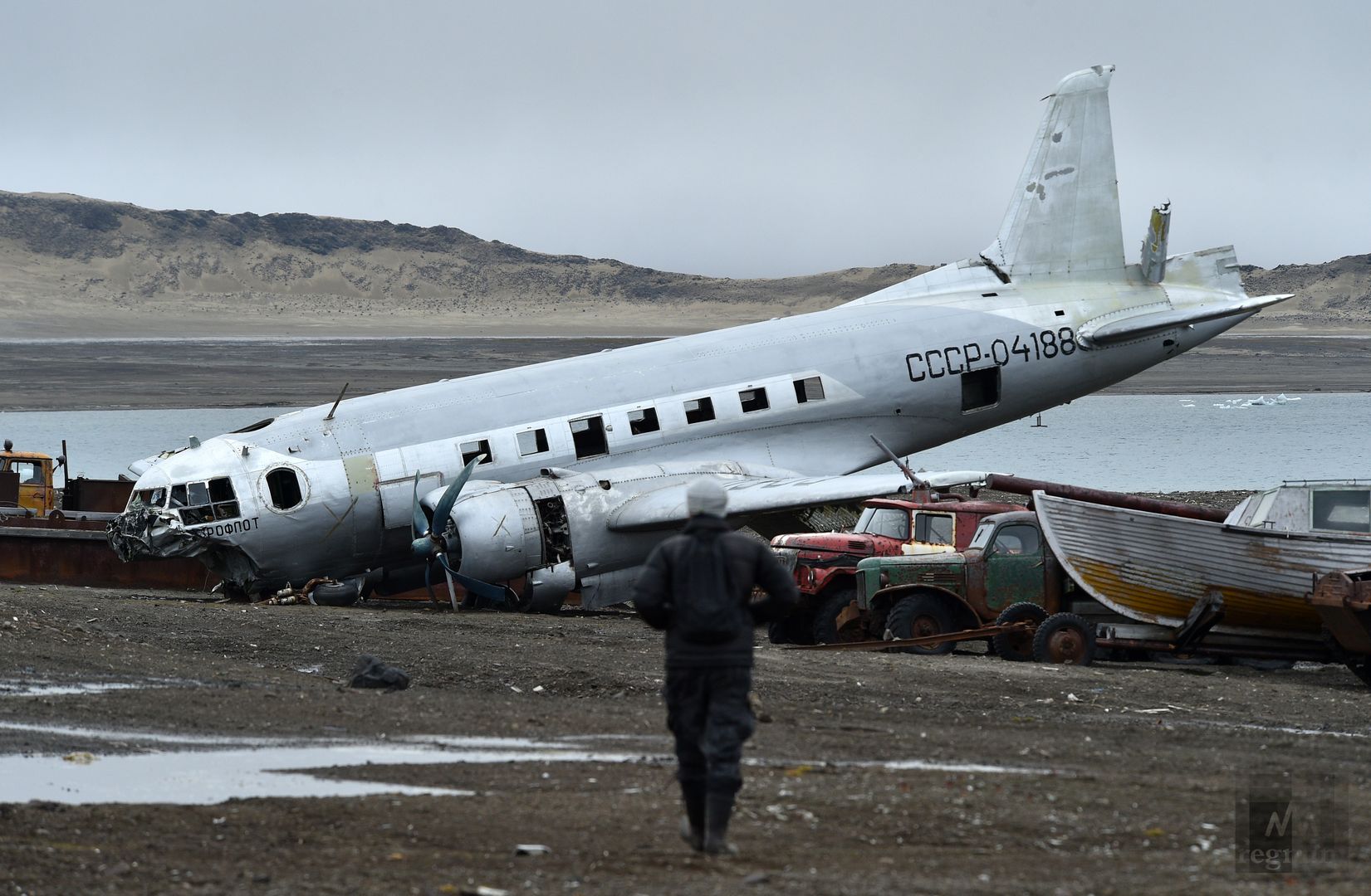 В 1981 году на острове разбился самолёт ИЛ-14
