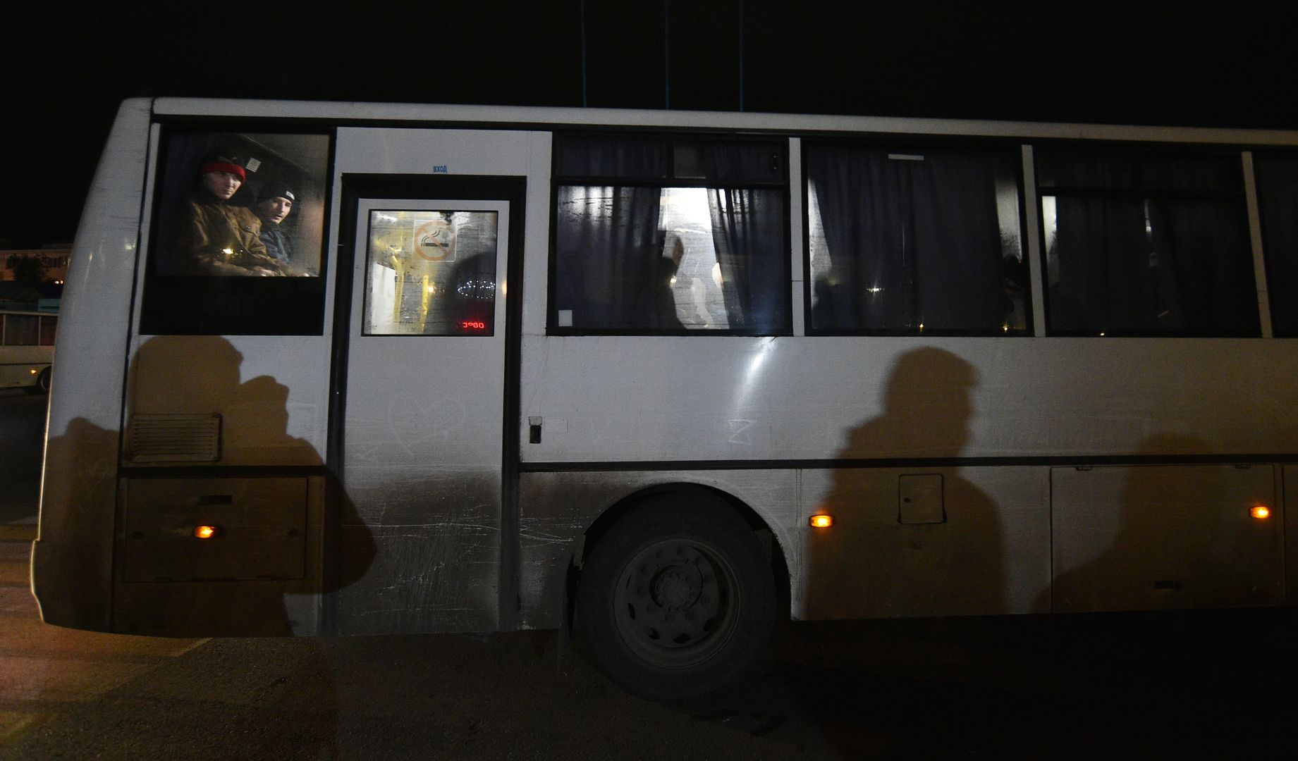 Автобус, прибывший в Джанкой, с переселенцами из Херсона