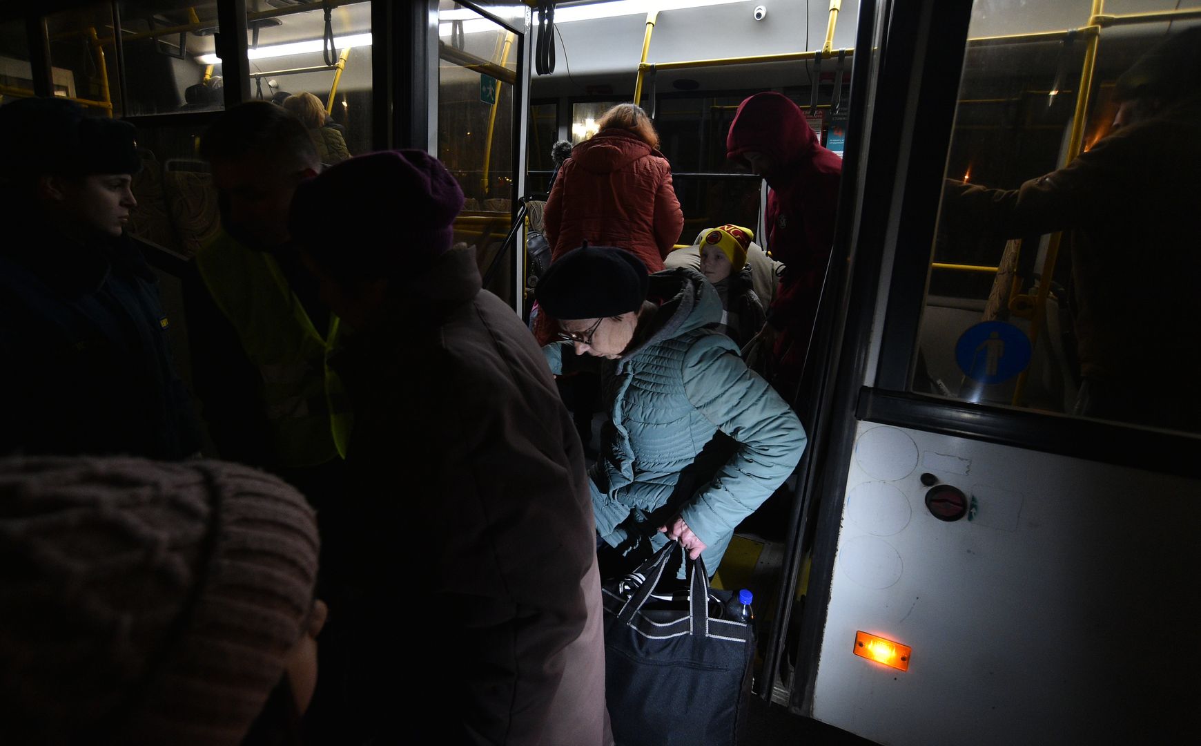 Автобус с эвакуированными жителями Херсонской области