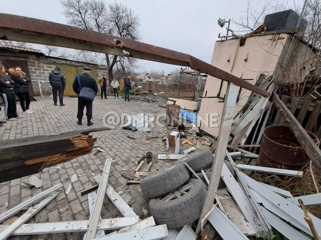 В Макеевке в результате сброса боеприпаса с БПЛА пострадали три человека