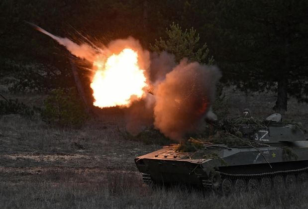 Работа самоходной артиллерийской установки (САУ) «Гвоздика» 2С1 ВС РФ