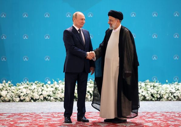 Президент РФ Владимир Путин и президент Ирана Эбрахим Раиси