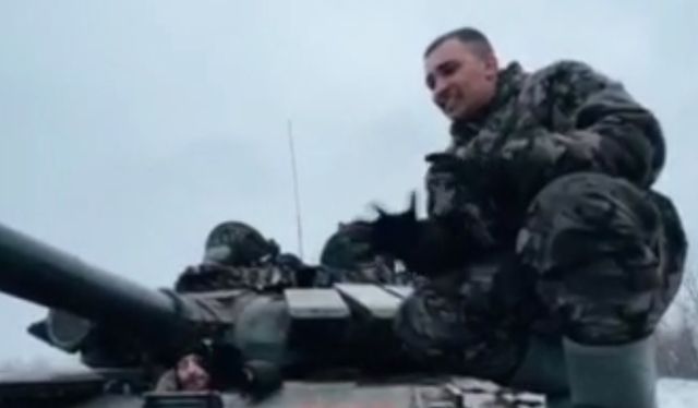 Танковый экипаж ВС РФ под населённым пунктом Кременная
