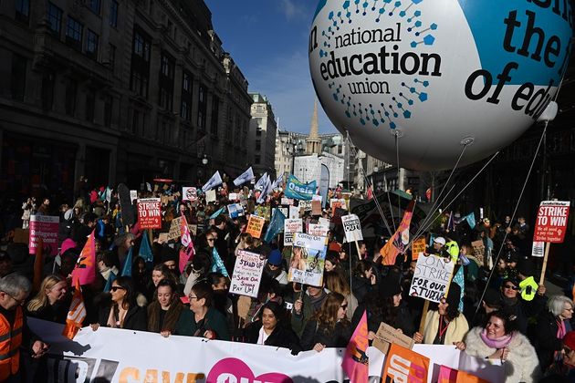 Забастовка учителей и членов Национального союза образования в Лондоне. Великобритания