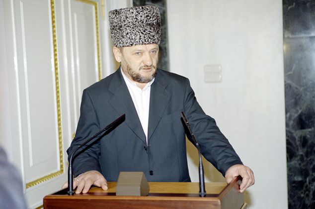 Ахмат Кадыров в Кремле. 2000 год