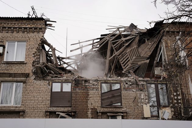 ДНР. Донецк. Многоквартирный жилой дом, поврежденный в результате обстрела со стороны ВСУ