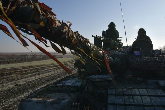Экипаж танка Т-80 вооруженных сил РФ в зоне проведения СВО