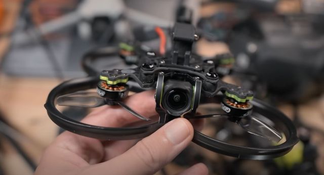 СМИ рассказали о возможностях новых FPV-дронов