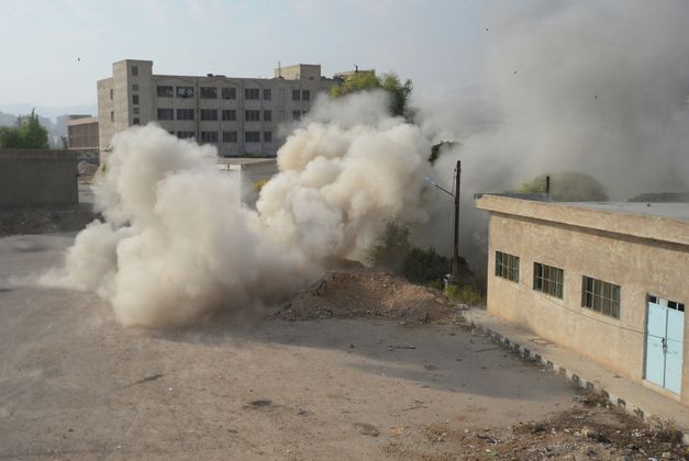 Обстрел террористами из минометов в городе Дума в пригороде Дамаска