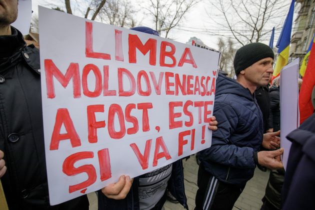 Протест в Кишиневе в защиту конституции и молдавского языка