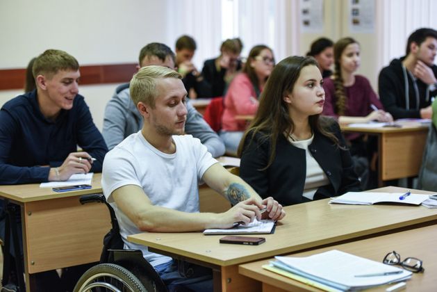ВЦИОМ: 69% жителей России считают, что родители должны финансировать учёбу детей