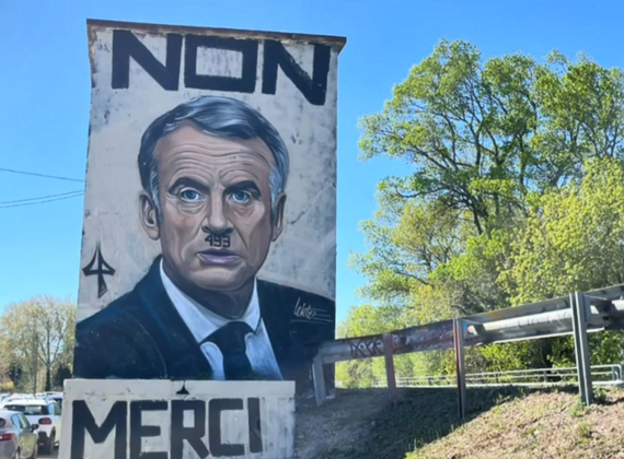 В Авиньоне изобразили Макрона с усами, как у Гитлера - ИА REGNUM