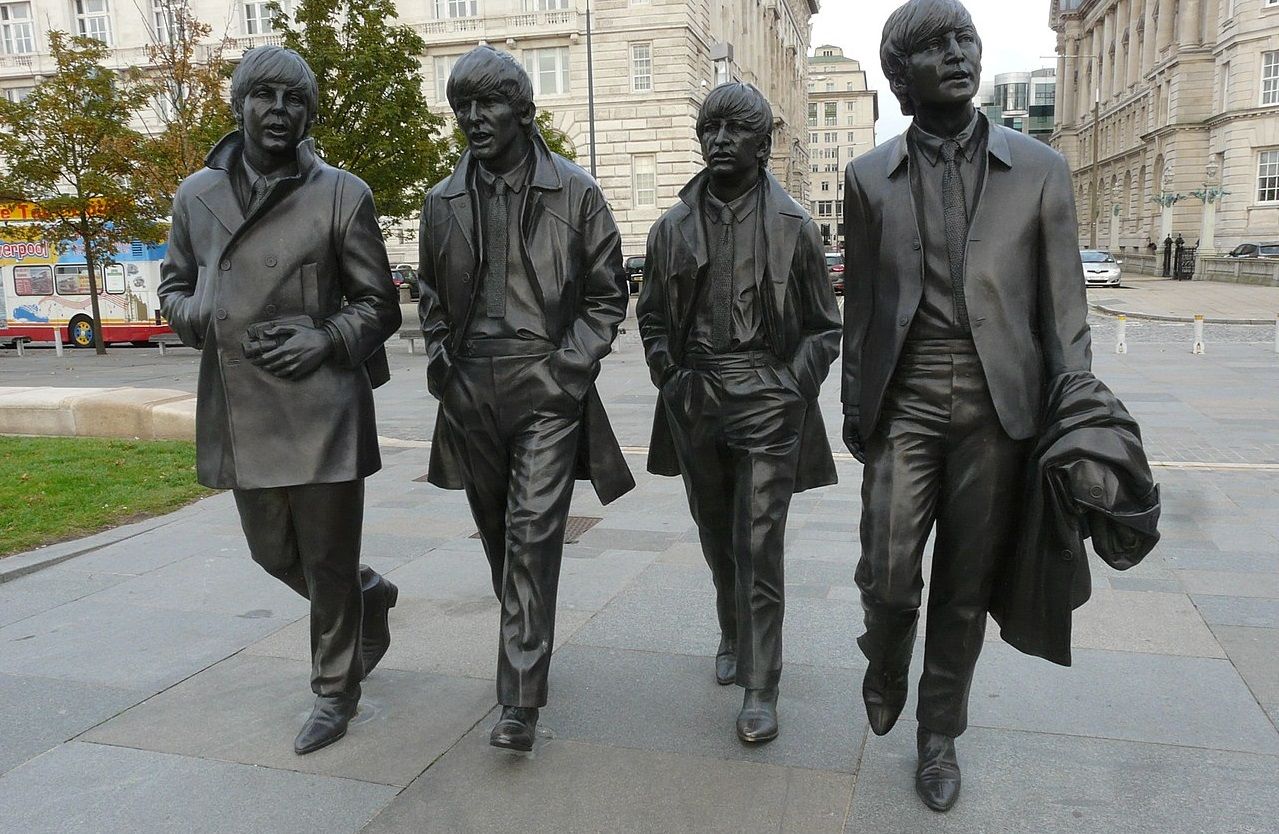 В Сети осудили украинское надругательство над памятником The Beatles