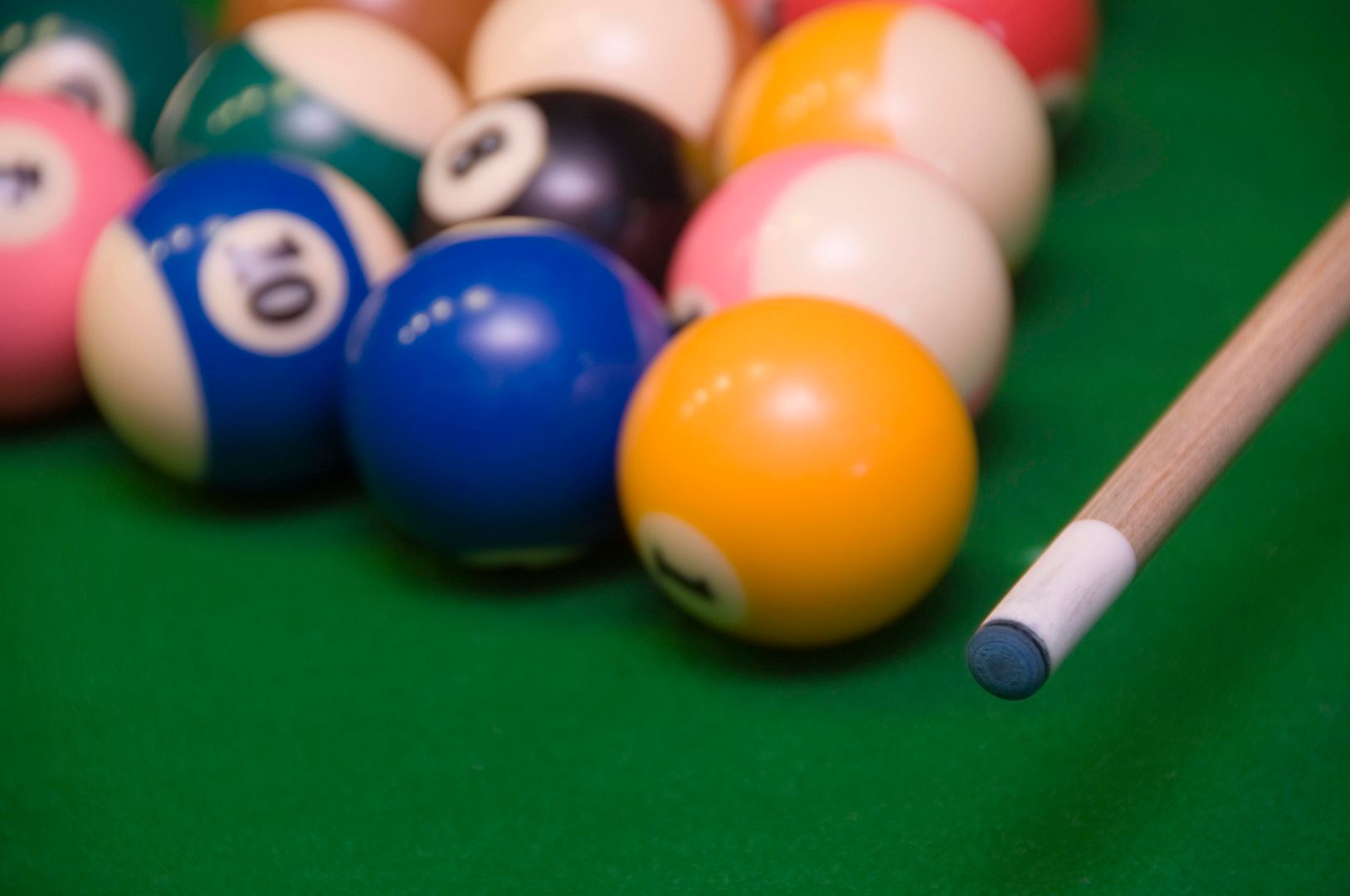 Размер лунок в американском бильярде. Праздник любителя бильярда. Бильярд картинки. Кикс бильярд. Бильярд рисунок.