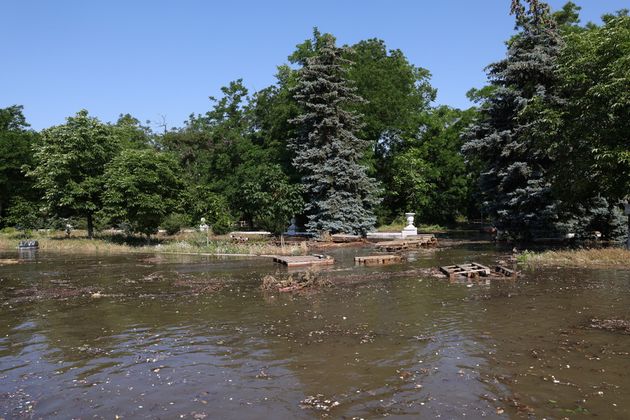 Угроза заражения возникла в Новой Каховке из-за размытого кладбища