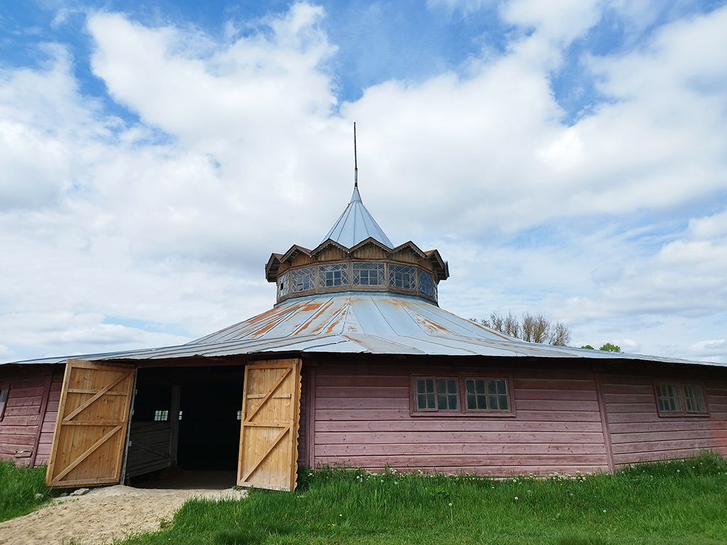 Крепкая порода. Как на конезаводе Екатерины II хранят историю Отечества