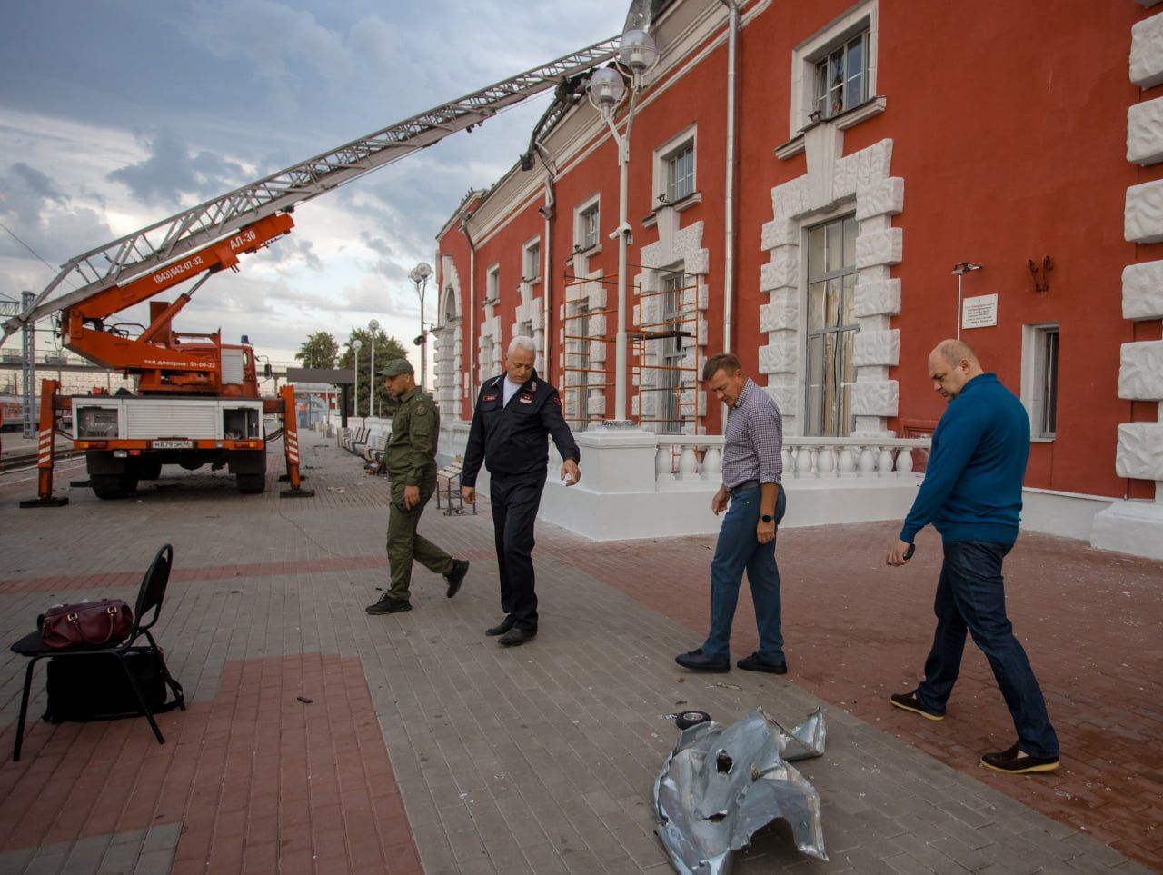 В Курске из-за атаки дрона ВСУ было повреждено здание вокзала