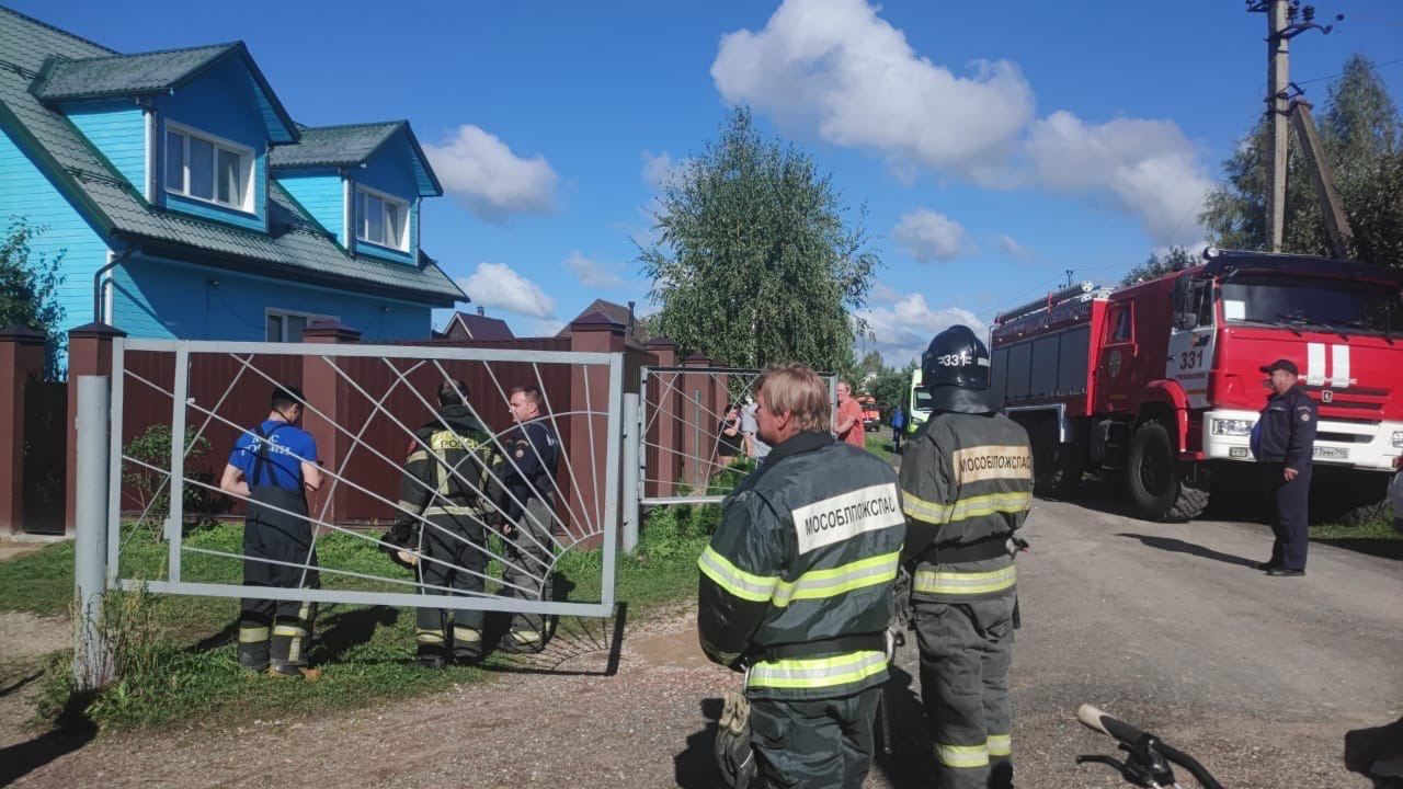 При падении обломков дрона в Истре пострадали два человека