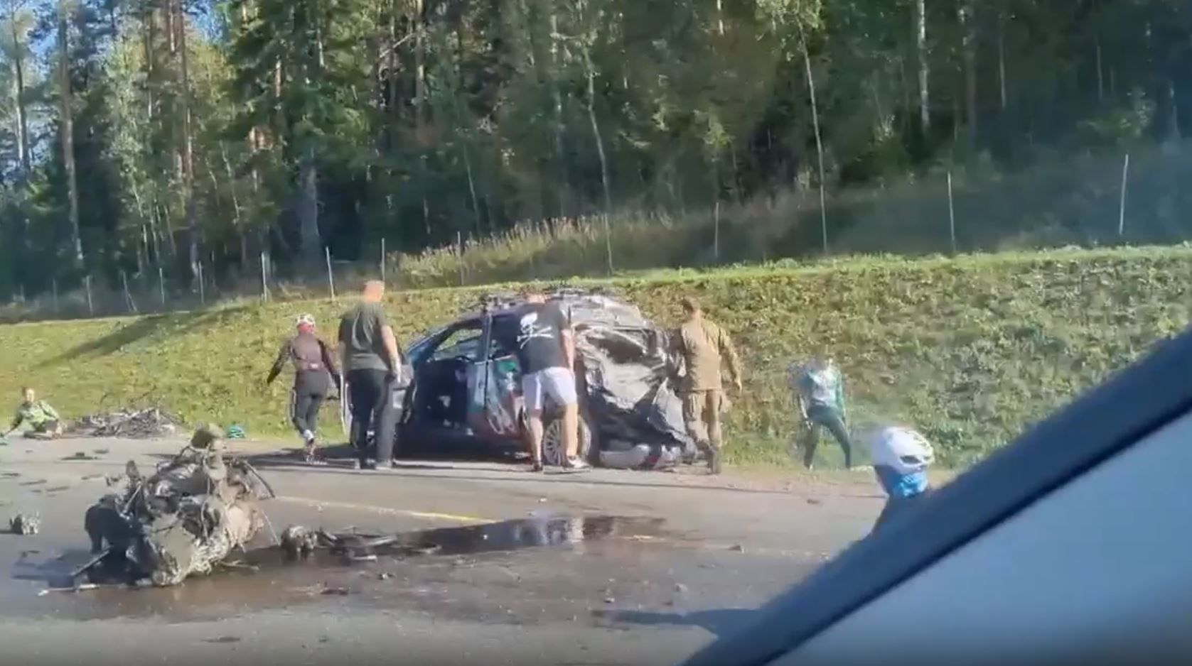 Фура на скорости сбила группу детей на велосипедах под Выборгом