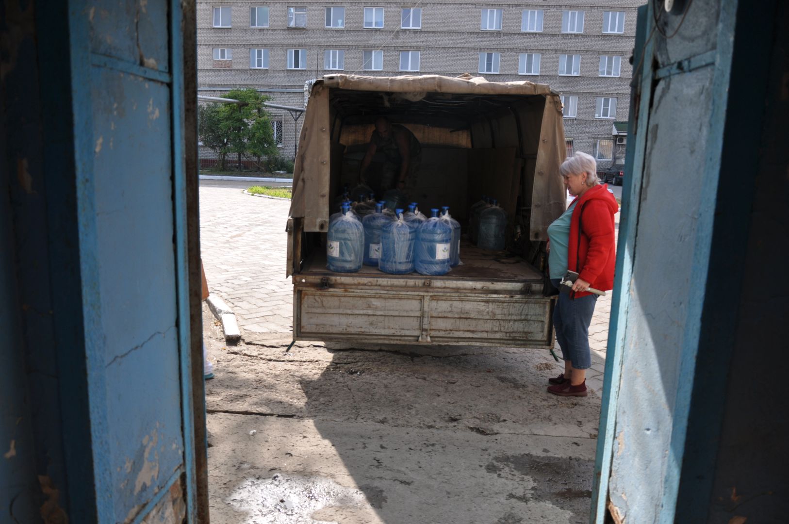 Донецкие водовозы. Драгоценный источник супругов Ёжиковых