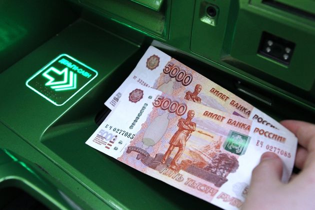 Некоторые банкоматы перестали принимать купюры в 5 тыс. рублей‍