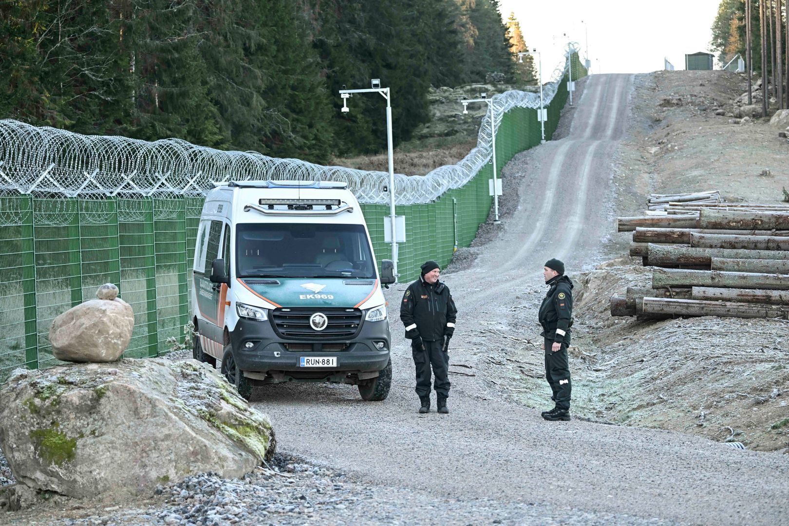 Финские военные начали строить заграждения на границе с Россией