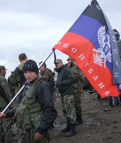 Народные ополченцы во время памятных мероприятий в день освобождения Донбасса от немецко-фашистских захватчиков на Саур-Могиле. 08.09.2014