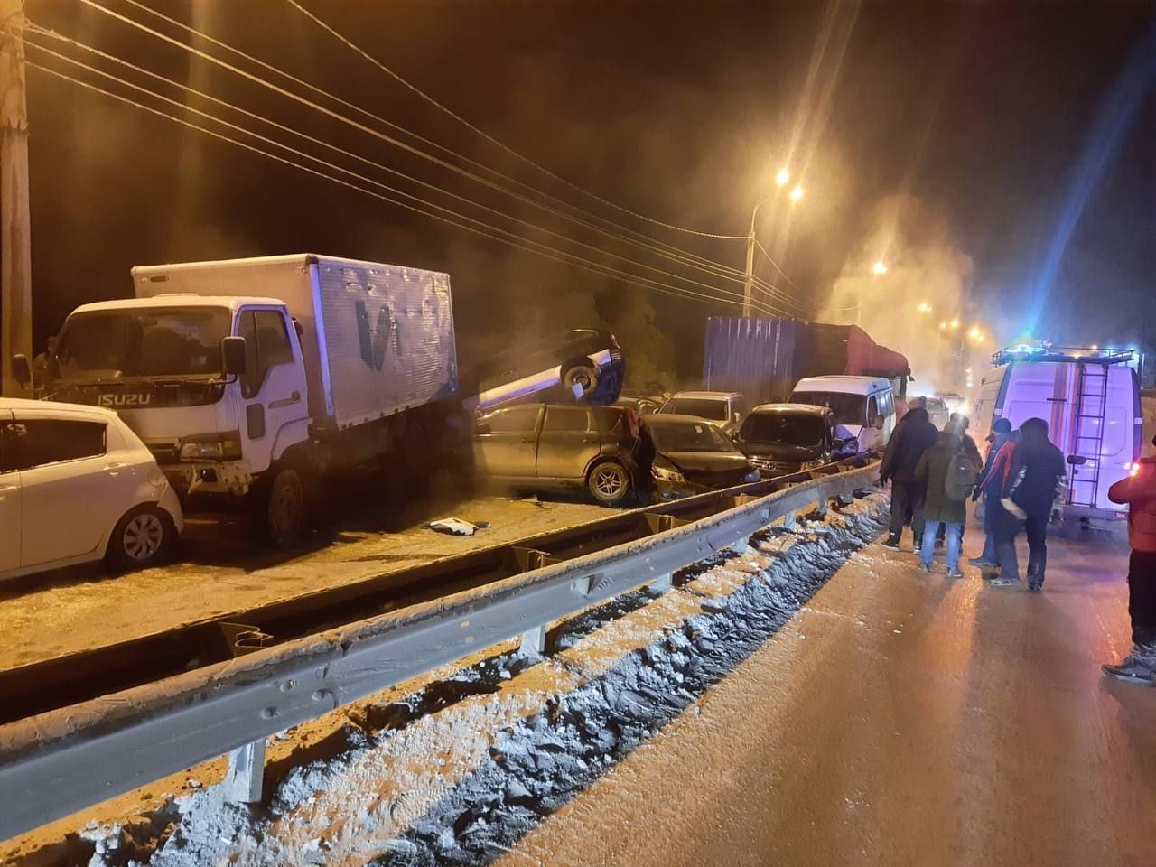 Разрыв трубы привёл к массовой аварии на трассе в Иркутске