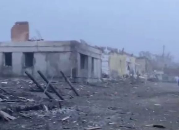 КиевПравда : В Китае, только что построенный многоэтажный дом упал, но не развалился (Фото)