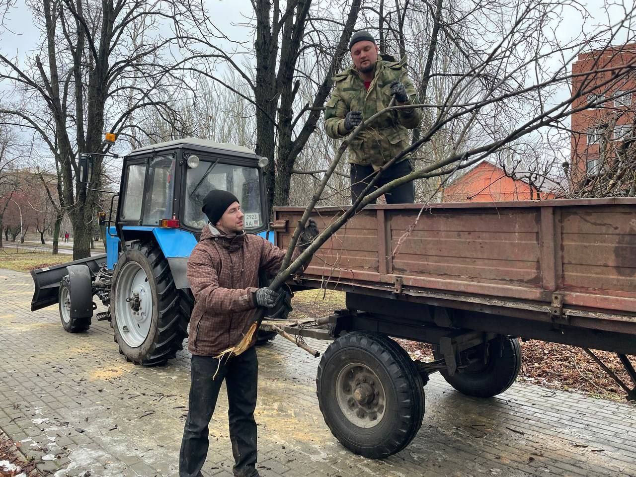 Пока на голову летят снаряды. Как живет прифронтовая Ясиноватая