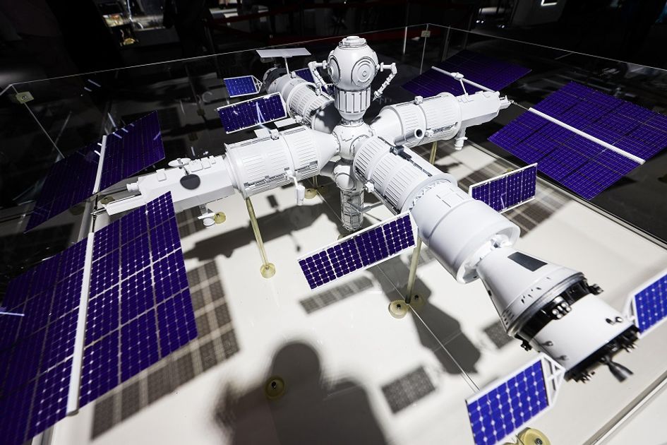 исс решетнева железногорск. разработка систем космических аппаратов. ф решетнёва. разработка систем космических аппаратов. космические аппараты.