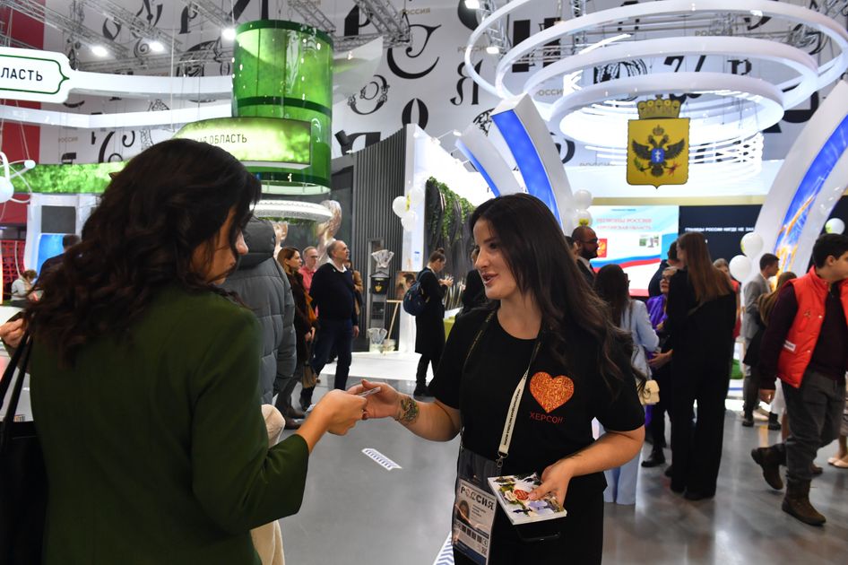 Seek exhibit информация. Оригинальные выставочные стенды. Creative exhibition. Визуализация выставочного пространства. For exhibition.