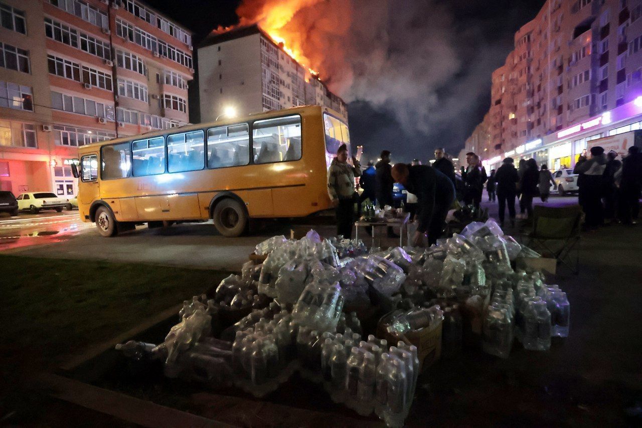 В Анапе спасатели полностью потушили пожар в 11-этажном жилом доме