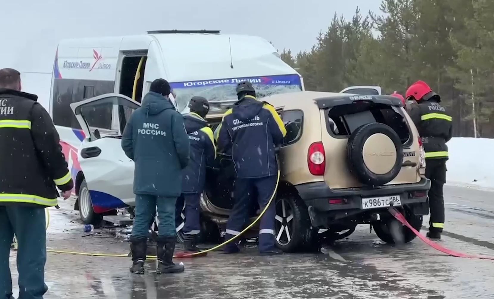 Три человека погибли в ДТП с рейсовым автобусом в Югре