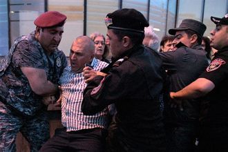 В Армении задержали 30 протестующих против делимитации границ у села Киранц