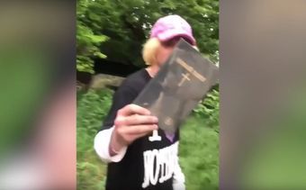 В Ставропольском крае три подростка сожгли Библию и сняли это на видео